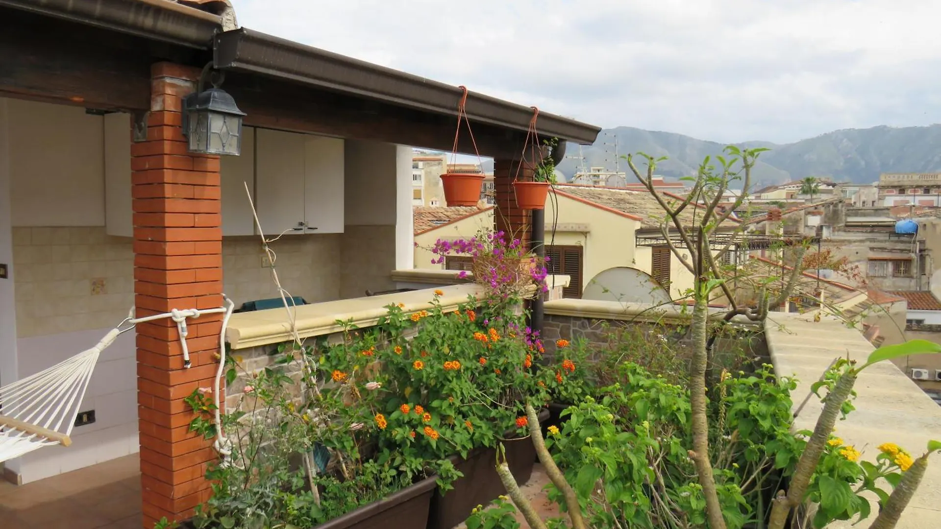Awesome Terrace And Apartment In The City Centre Palermo Italy