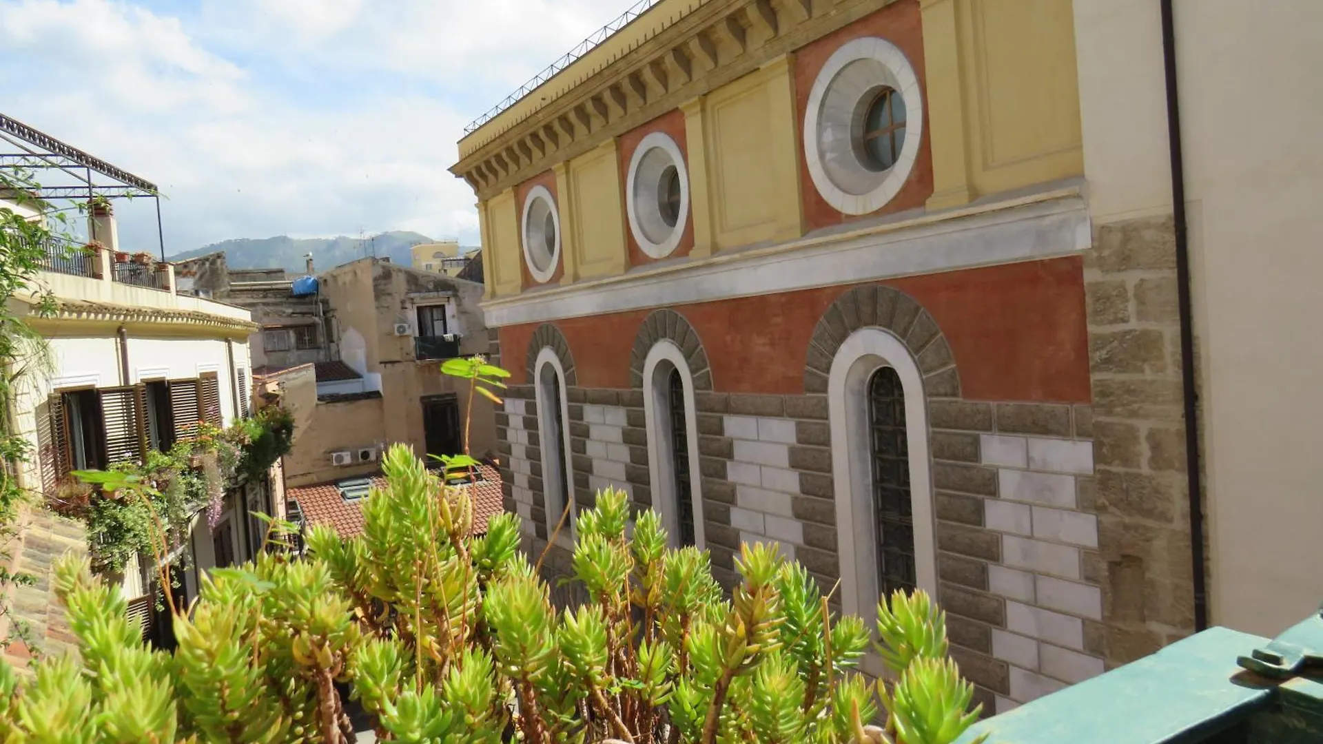 Awesome Terrace And Apartment In The City Centre Palermo