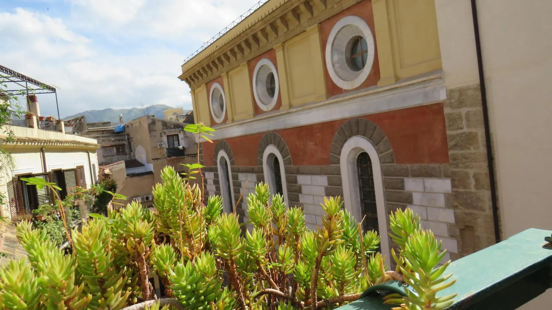 Awesome Terrace And Apartment In The City Centre Palermo