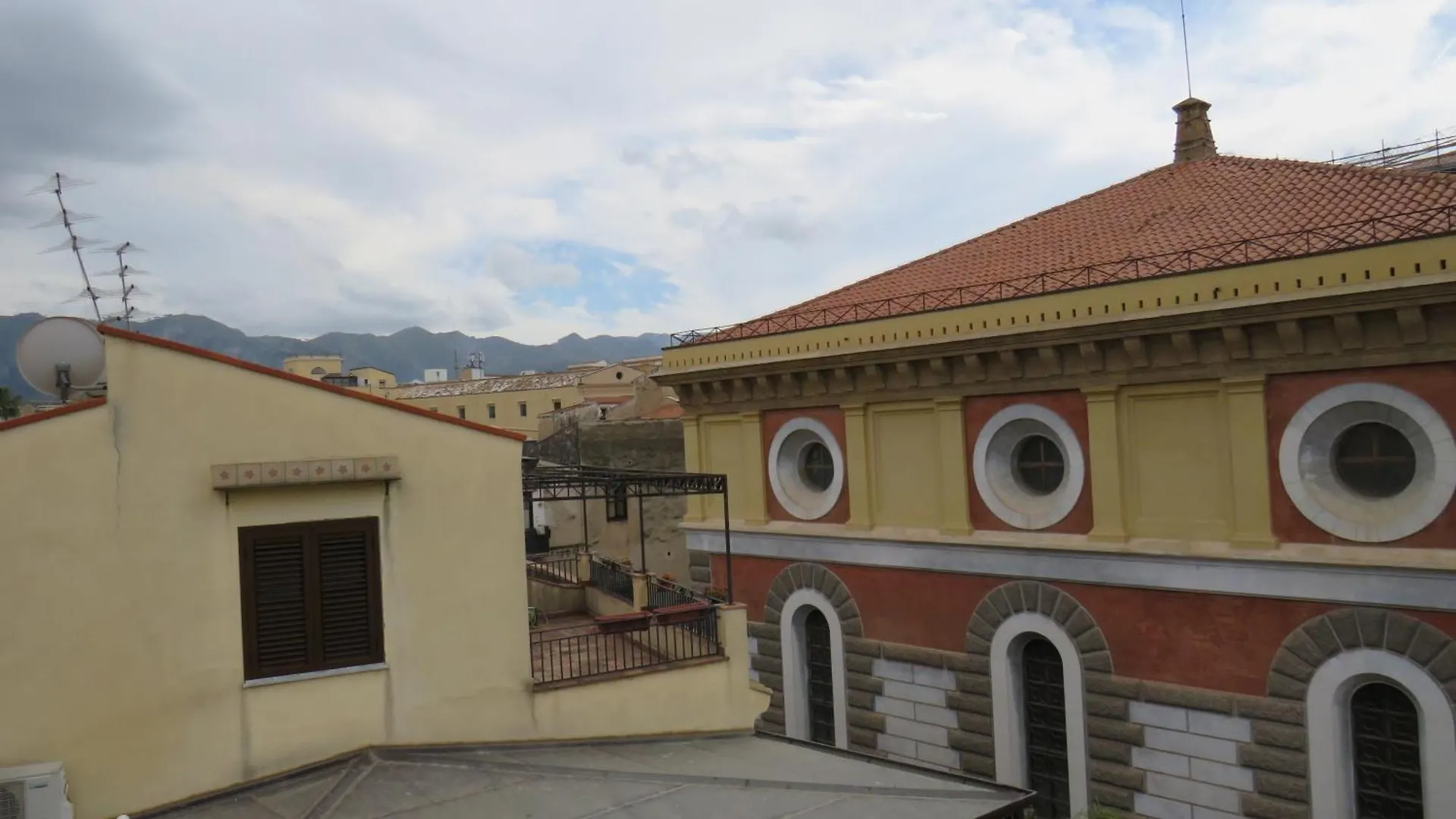Awesome Terrace And Apartment In The City Centre Palermo